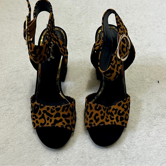 Qupid NWOB Leopard Print High Heel Sandal - Size 6 - Picture 2 of 11